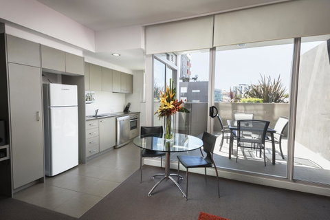 Honeysuckle Executive Apartments - Accommodation Newcastle 6