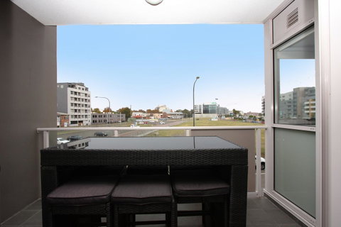 Honeysuckle Executive Apartments - Accommodation Newcastle 3