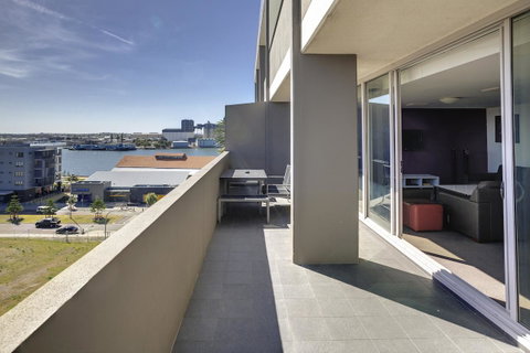 Honeysuckle Executive Apartments - Accommodation Newcastle 41