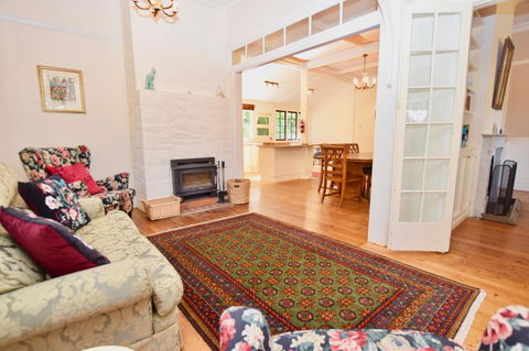 Dangal Gardens - Accommodation Newcastle 8