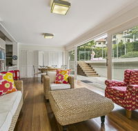 Summery spacious 4 bed home in Kurraba Point - Accommodation Newcastle