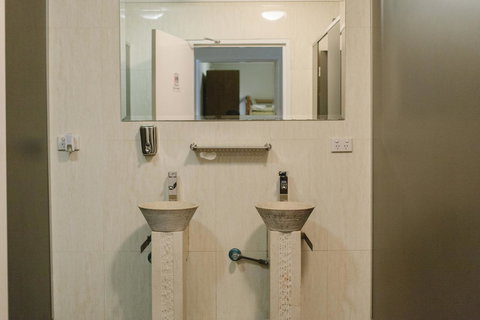 Mad Monkey Broadway - Accommodation Newcastle 31