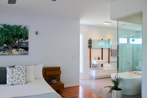 Casuarina Beachfront House - Hostie Properties - Accommodation Newcastle 8