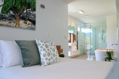 Casuarina Beachfront House - Hostie Properties - Accommodation Newcastle 9