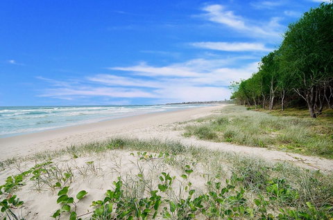 Casuarina Beachfront House - Hostie Properties - Accommodation Newcastle 2