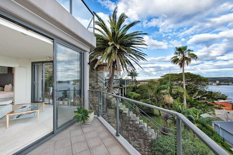 STUNNING MANLY VIEWS - Accommodation Newcastle 9