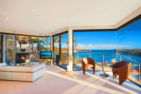 STUNNING MANLY VIEWS - Accommodation Newcastle 2