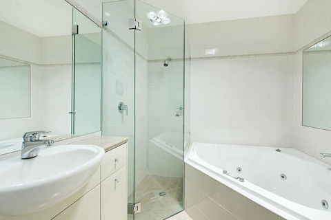 STUNNING MANLY VIEWS - Accommodation Newcastle 1