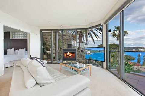STUNNING MANLY VIEWS - Accommodation Newcastle 4