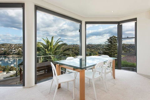 STUNNING MANLY VIEWS - Accommodation Newcastle 5