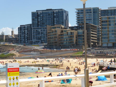 Arena Luxury Beachfront Apartment - Accommodation Newcastle 13