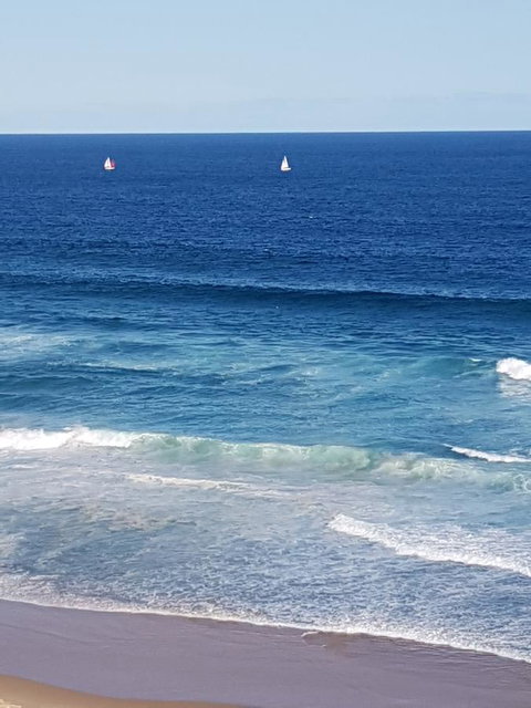 Arena Luxury Beachfront Apartment - Accommodation Newcastle 21