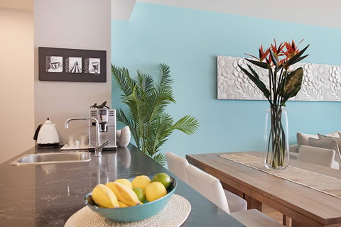 Arena Luxury Beachfront Apartment - Accommodation Newcastle 16