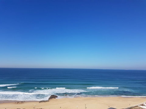 Arena Luxury Beachfront Apartment - Accommodation Newcastle 5