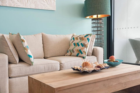 Arena Luxury Beachfront Apartment - Accommodation Newcastle 4