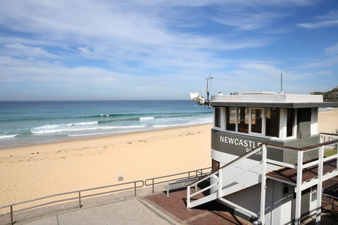 Arena Luxury Beachfront Apartment - Accommodation Newcastle 31