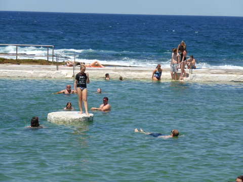 Arena Luxury Beachfront Apartment - Accommodation Newcastle 33