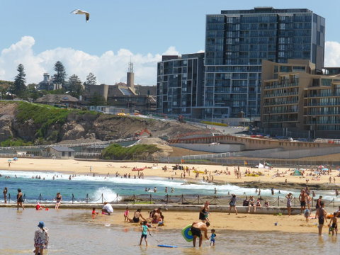 Arena Luxury Beachfront Apartment - Accommodation Newcastle 10