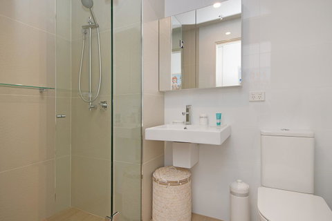 Arena Luxury Beachfront Apartment - Accommodation Newcastle 42