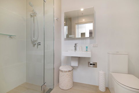 Arena Luxury Beachfront Apartment - Accommodation Newcastle 25