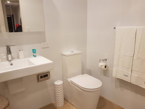 Arena Luxury Beachfront Apartment - Accommodation Newcastle 30