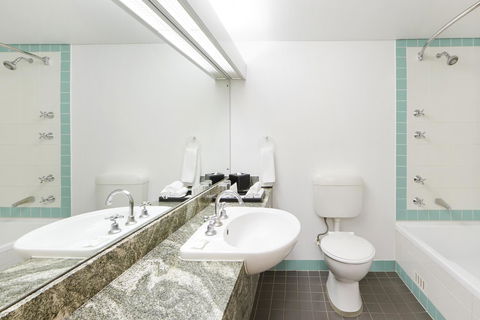 Holiday Inn Parramatta, An IHG Hotel - Accommodation Newcastle 7