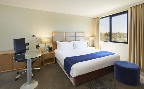 Holiday Inn Parramatta, An IHG Hotel - Accommodation Newcastle 3