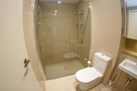 Olympic Park Sunshine 2 Bedrooms Apts With Private Parking - Accommodation Newcastle 18