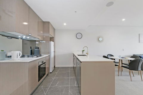 Stylish And Neat Two Bed Apartment In Wentworth Point - Accommodation Newcastle 5