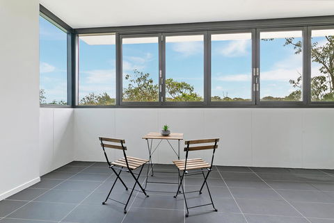 Stylish And Neat Two Bed Apartment In Wentworth Point - Accommodation Newcastle 8