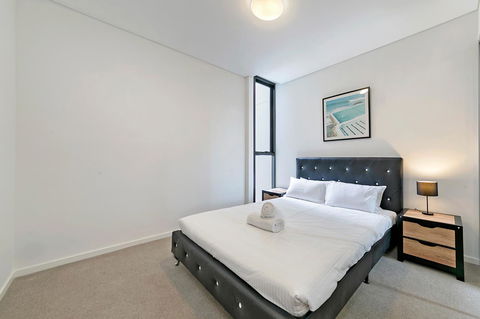 Stylish And Neat Two Bed Apartment In Wentworth Point - Accommodation Newcastle 6