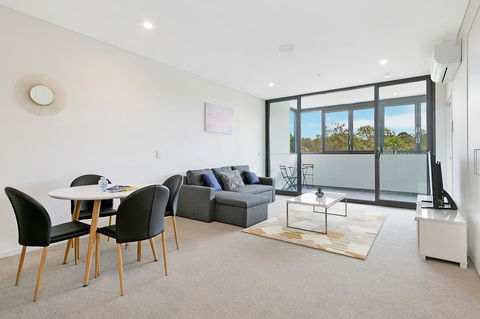 Stylish And Neat Two Bed Apartment In Wentworth Point - Accommodation Newcastle 4
