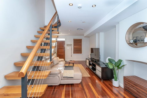 2 Bed House + Loft In Pyrmont - Accommodation Newcastle 10