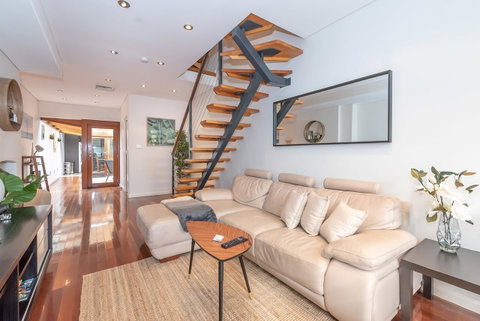 2 Bed House + Loft In Pyrmont - Accommodation Newcastle 19