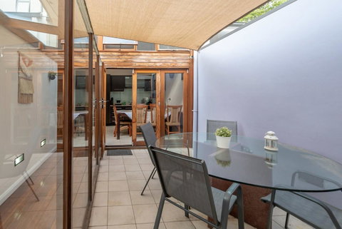 2 Bed House + Loft In Pyrmont - Accommodation Newcastle 6