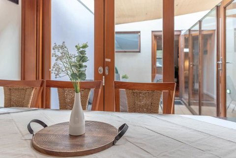 2 Bed House + Loft In Pyrmont - Accommodation Newcastle 3