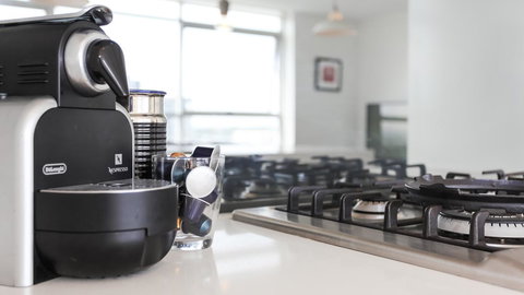 Gadigal Groove - Modern And Bright 3BR Executive Apartment In Zetland With Views - Accommodation Newcastle 4