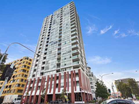 Gadigal Groove - Modern And Bright 3BR Executive Apartment In Zetland With Views - Accommodation Newcastle 10