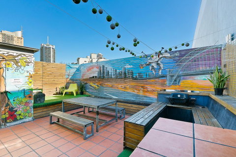 Mad Monkey Downtown - Accommodation Newcastle 6