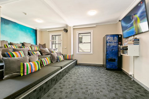 Mad Monkey Downtown - Accommodation Newcastle 8