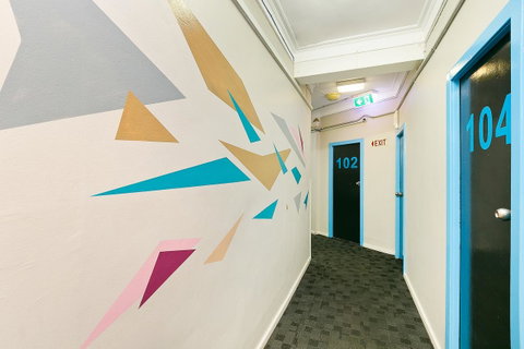 Mad Monkey Downtown - Accommodation Newcastle 5