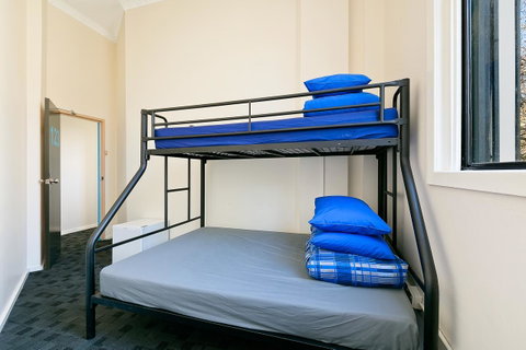 Mad Monkey Downtown - Accommodation Newcastle 13