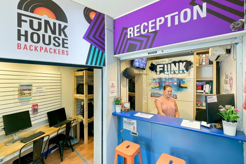 Mad Monkey Downtown - Accommodation Newcastle 3