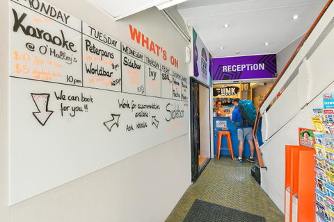 Mad Monkey Downtown - Accommodation Newcastle 4
