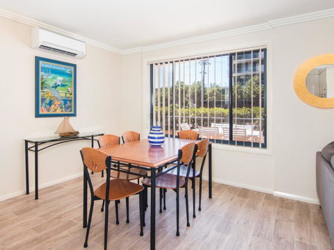 Millennium 102 With Pool In Complex - Accommodation Newcastle 10