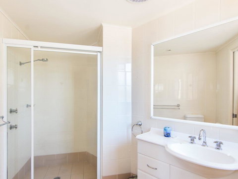 Millennium 102 With Pool In Complex - Accommodation Newcastle 5