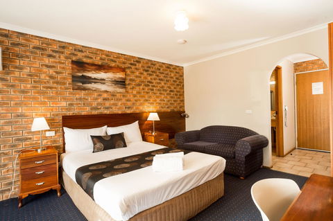 Hume Country Motor Inn - Accommodation Newcastle 3