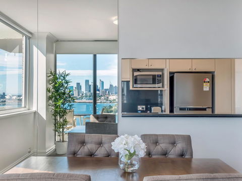 Panoramic Harbour Views And Unbeatable Comfort - Accommodation Newcastle 8
