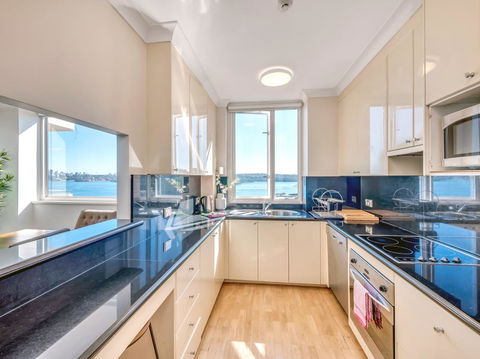 Panoramic Harbour Views And Unbeatable Comfort - Accommodation Newcastle 7