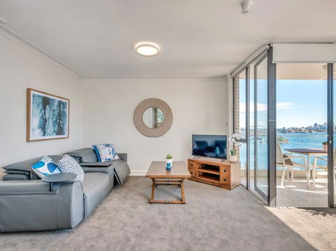 Panoramic Harbour Views And Unbeatable Comfort - Accommodation Newcastle 2